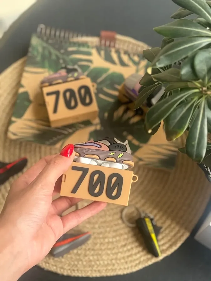 0491ba کاور ایرپاد Adidas YEEZY 700