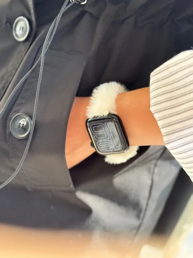 b26edc بند اپل واچ خز دار سفید