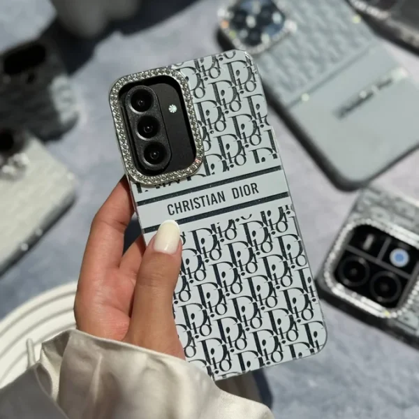 قاب White Christian Dior دور لنز نگین سامسونگ و شیائومی