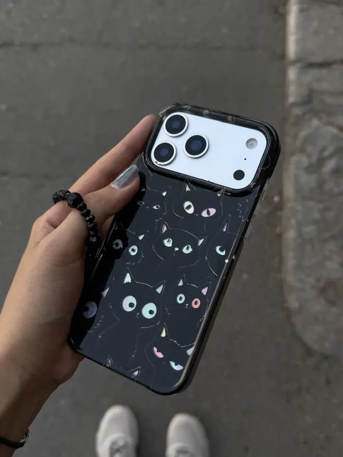 3d4871 قاب گربه های سیاه با آویز آیفون